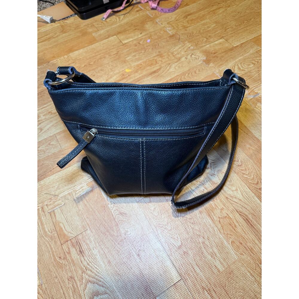 Tignanello Black Pebbled Leather Shoulder Bag Hobo Purse Zip Pocket Classic